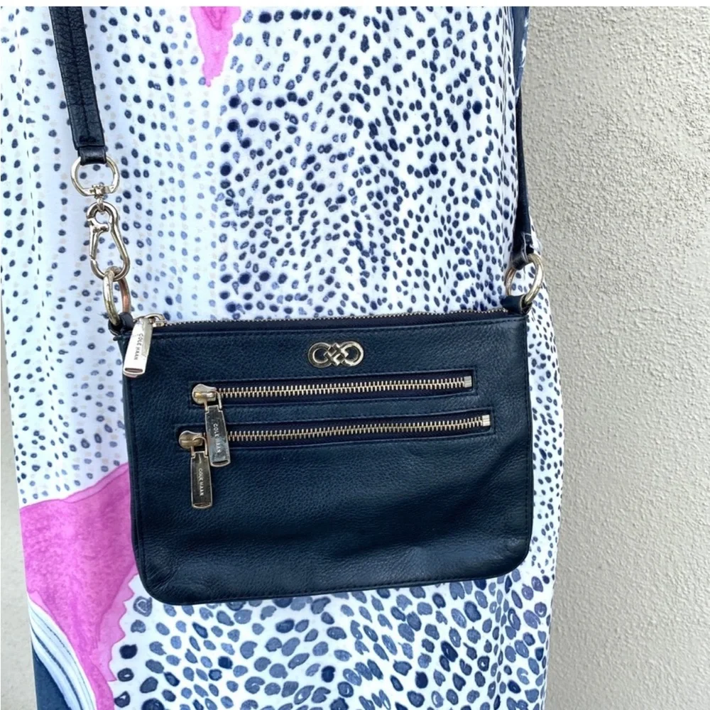 COLE HAAN crossbody purse black leather pouch utility shoulder bag travel zipper
